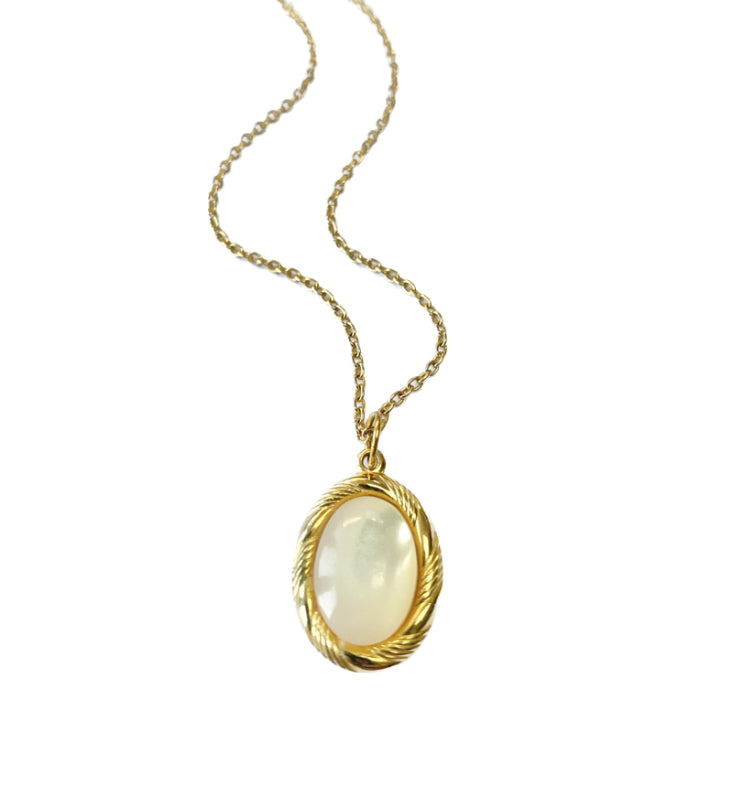 Pearl Vintage Pendant Necklace